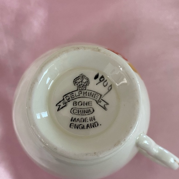 VTG DELPHINE PATTERN 1969 BONE CHINA TEACUP AND SAUCER WITH LEAF DETAIL - Picture 9 of 15